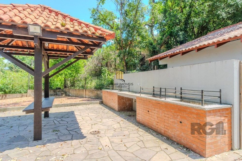 Apartamento 2 dormitórios, 1 vaga coberta no Bairro Teresópolis.