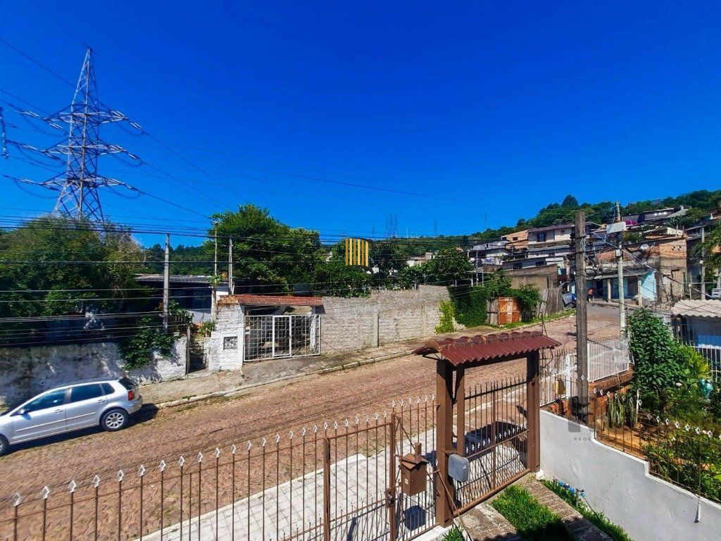 Excelente casa de 240m² com 4 dormitórios e 2 vagas.