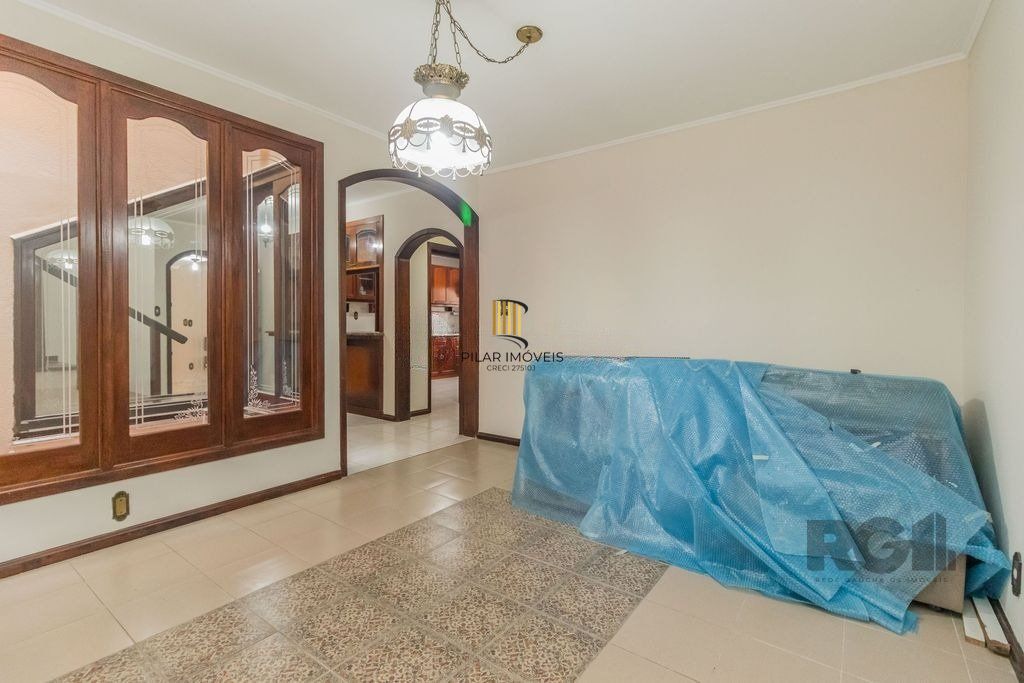 Casa com 287m², 5 dormitórios, piscina, 4 vagas no bairro Jardim Itu