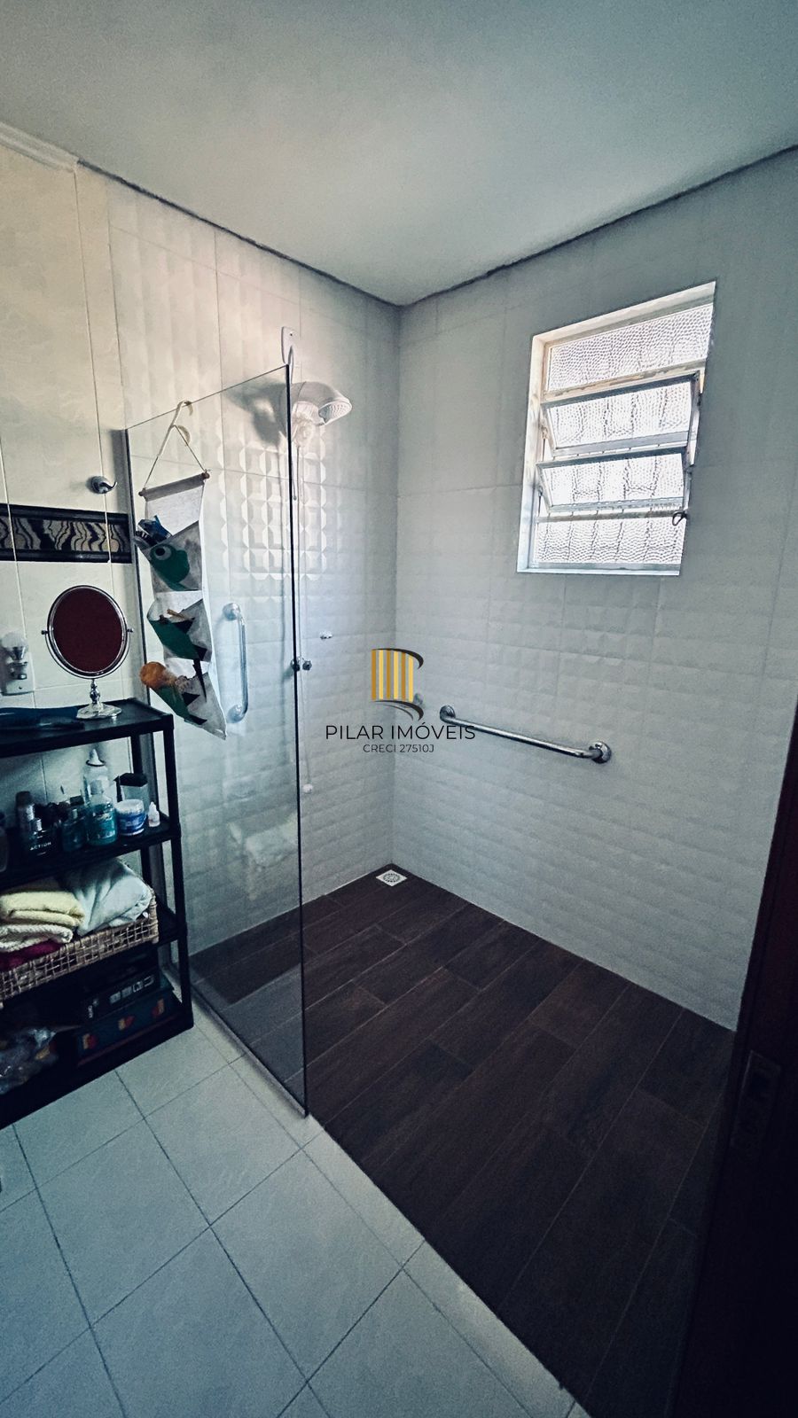 Casa com 2 dormitórios e edícula nos fundos no Bairro Nonoai