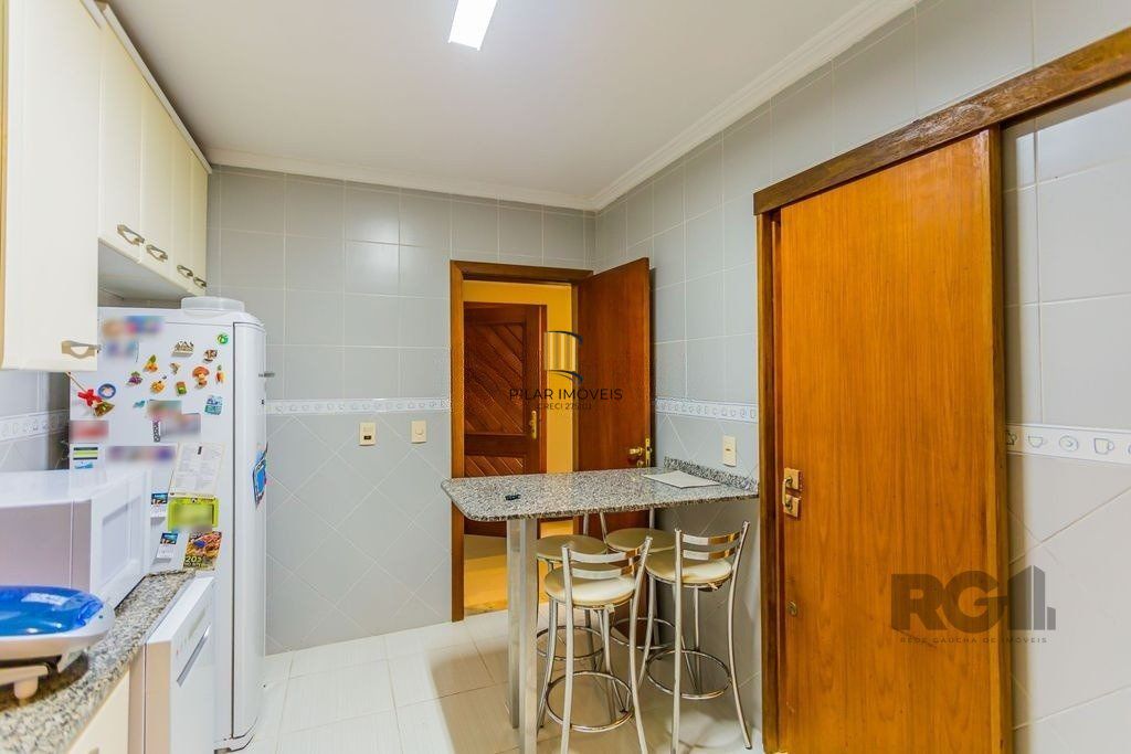 Casa em condomínio de 155m², 3 dormitórios, 4 vagas no bairro Espírito Santo