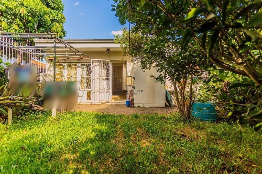 Casa de 2 dormitórios no bairro Passo das Pedras