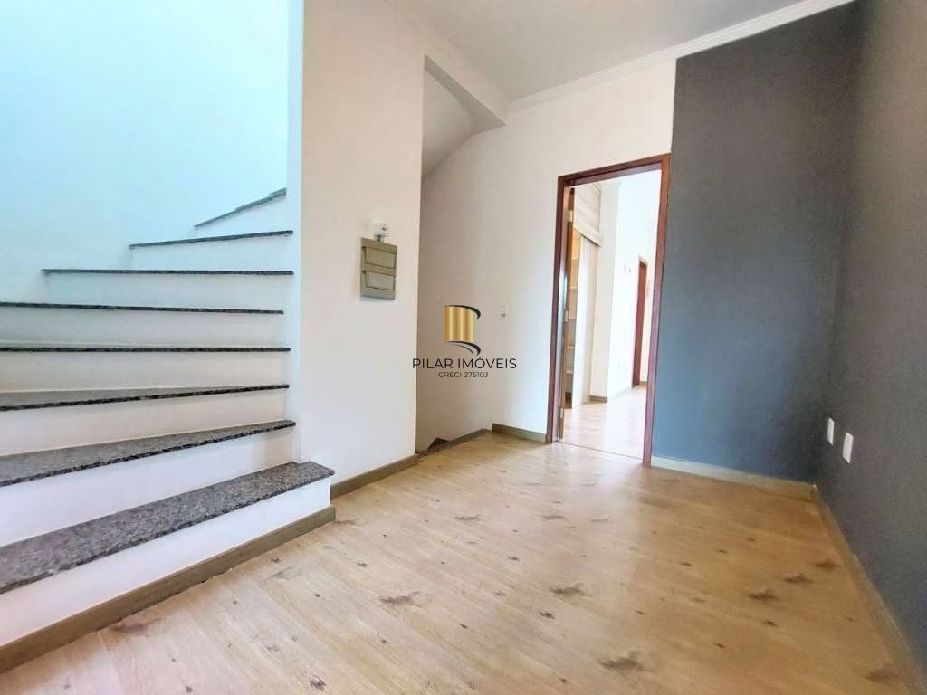 Casa à venda na Hípica, 3 dormitórios, suíte com closet, sótão com churrasqueira e terraço, condomínio fechado com lazer