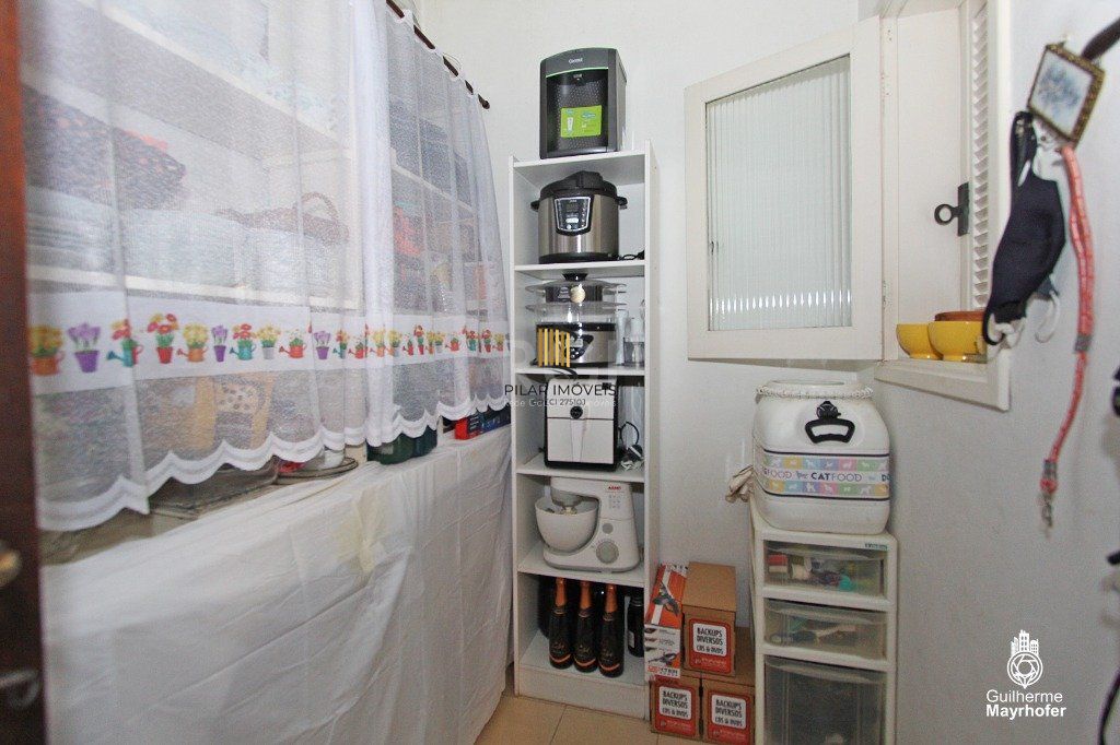 Casa para Venda - 240m², 5 dormitórios, sendo 1 suites, 3 vagas - Menino Deus