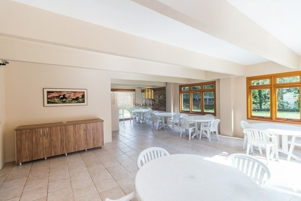 Apartamento de 4 dormitórios e 184m² à venda em Menino Deus, Porto Alegre.