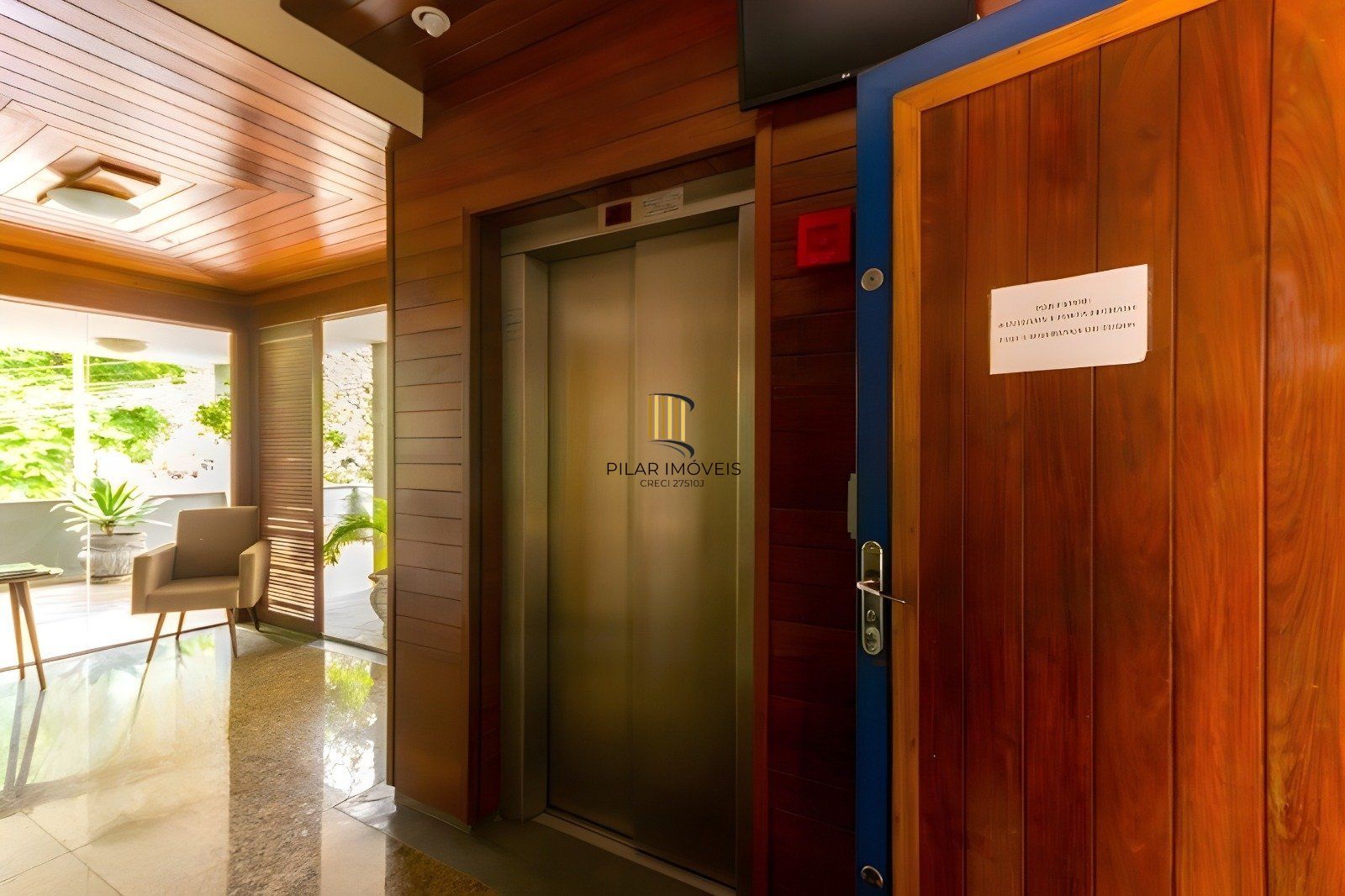 Apartamento de 2 dormitórios á venda no Bairro Mont Serrat, Porto Alegre.