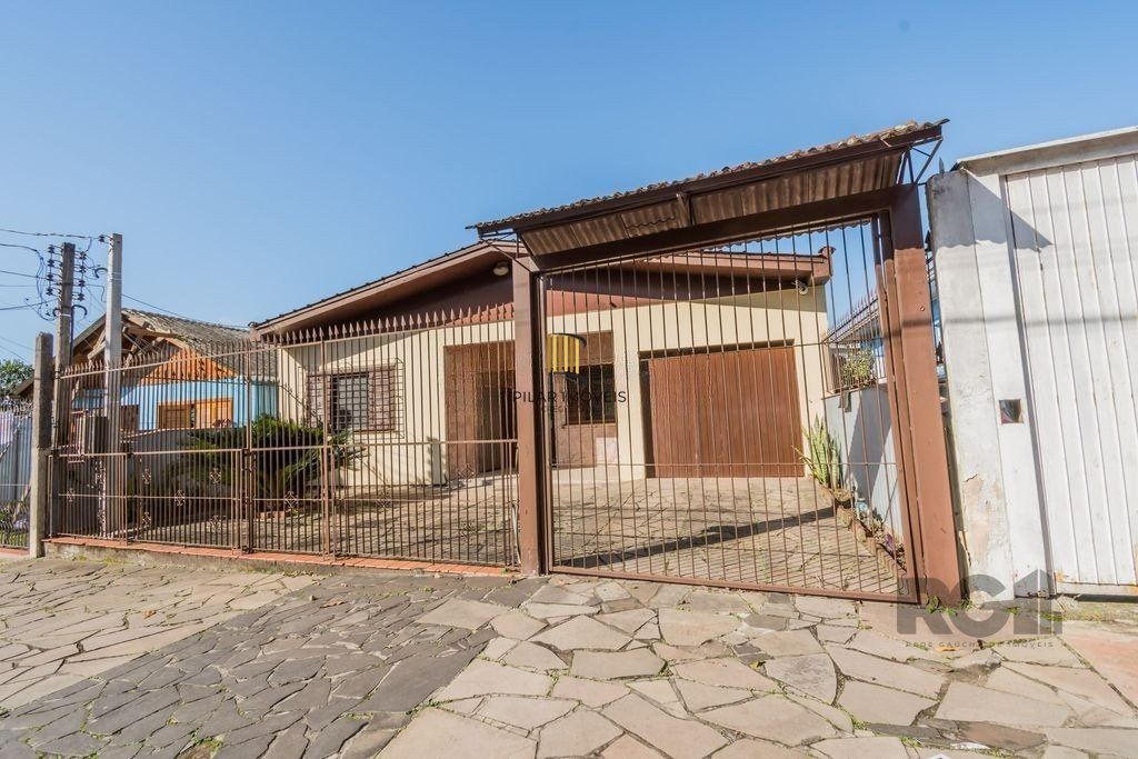 Casa de 159m² - 2 dormitórios, 3 vagas no bairro Rubem Berta
