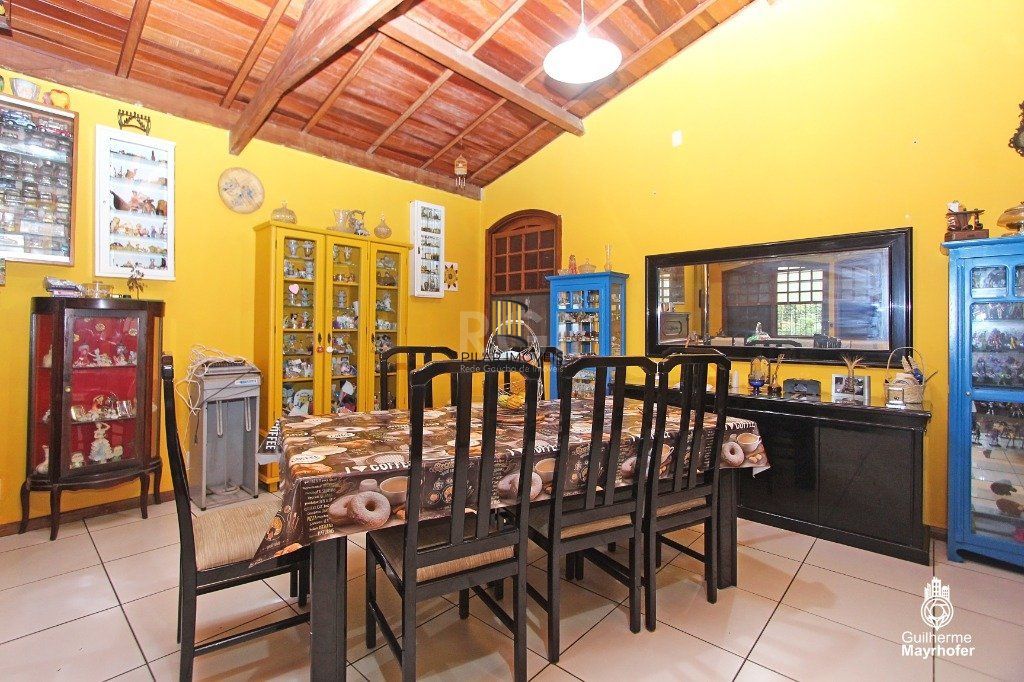 Casa para Venda - 381m², 3 dormitórios, sendo 1 suites, 4 vagas - Tristeza