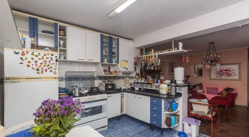 Casa 250m² - 5 dormitórios, 2 suítes e 4 vagas no bairro Santa Maria Goretti