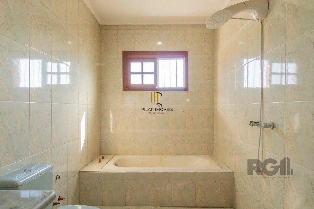 Casa de 3 dormitórios no bairro Nonoai