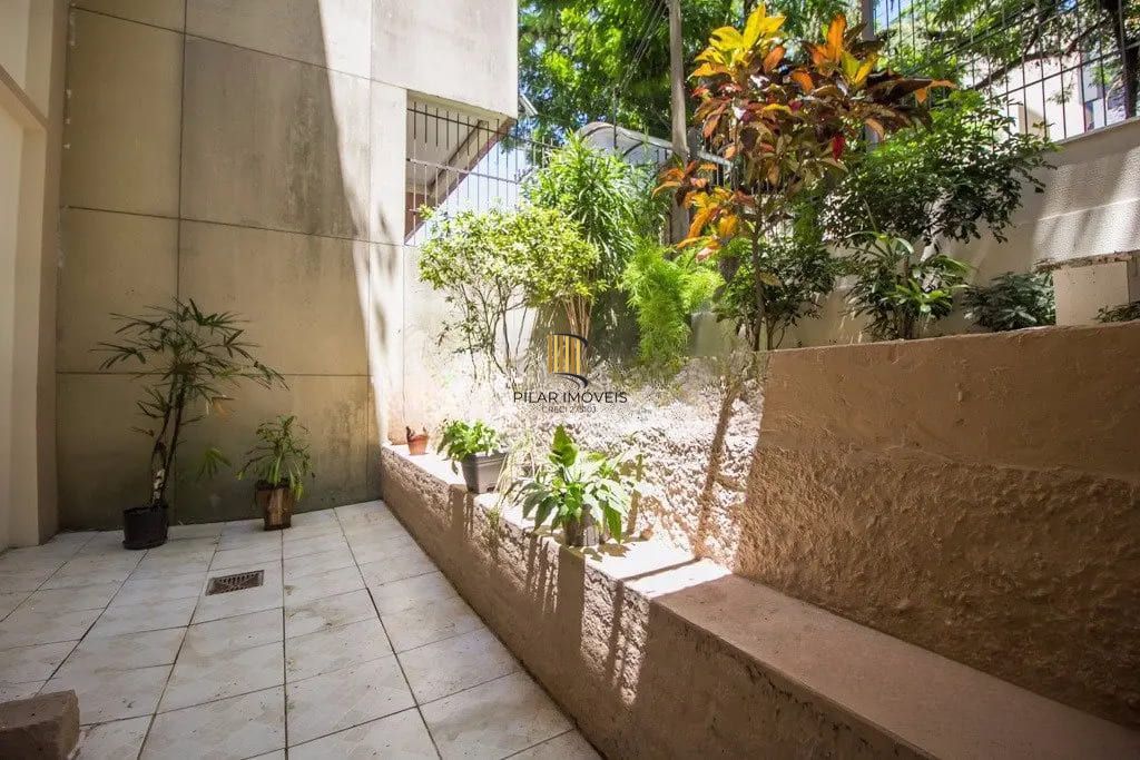 Apartamento com 3 dormitórios e 99m² à venda em Petrópolis.