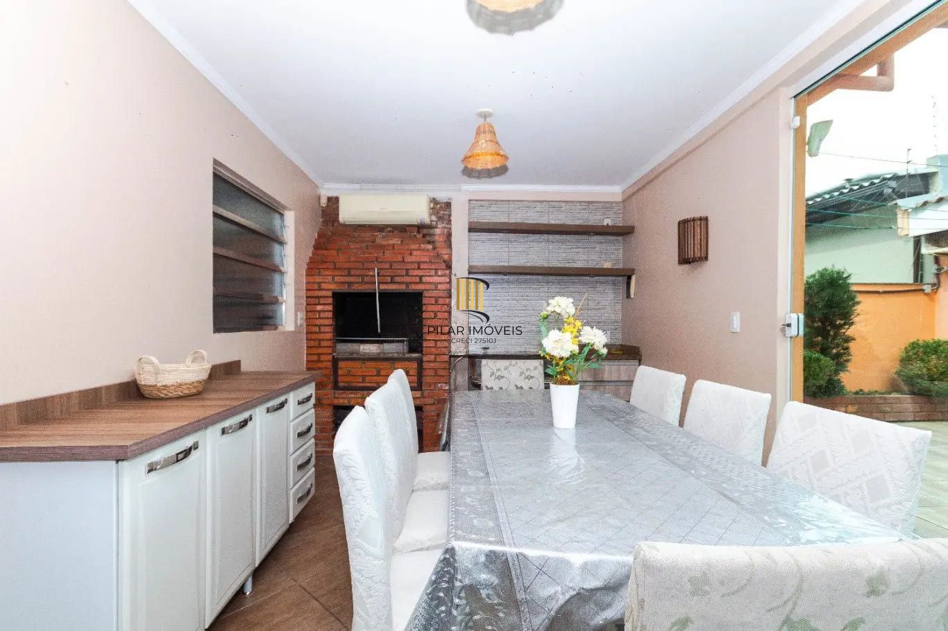 Casa com 3 dormitórios e 223m² à venda em Parque Santa Fé, Porto Alegre.