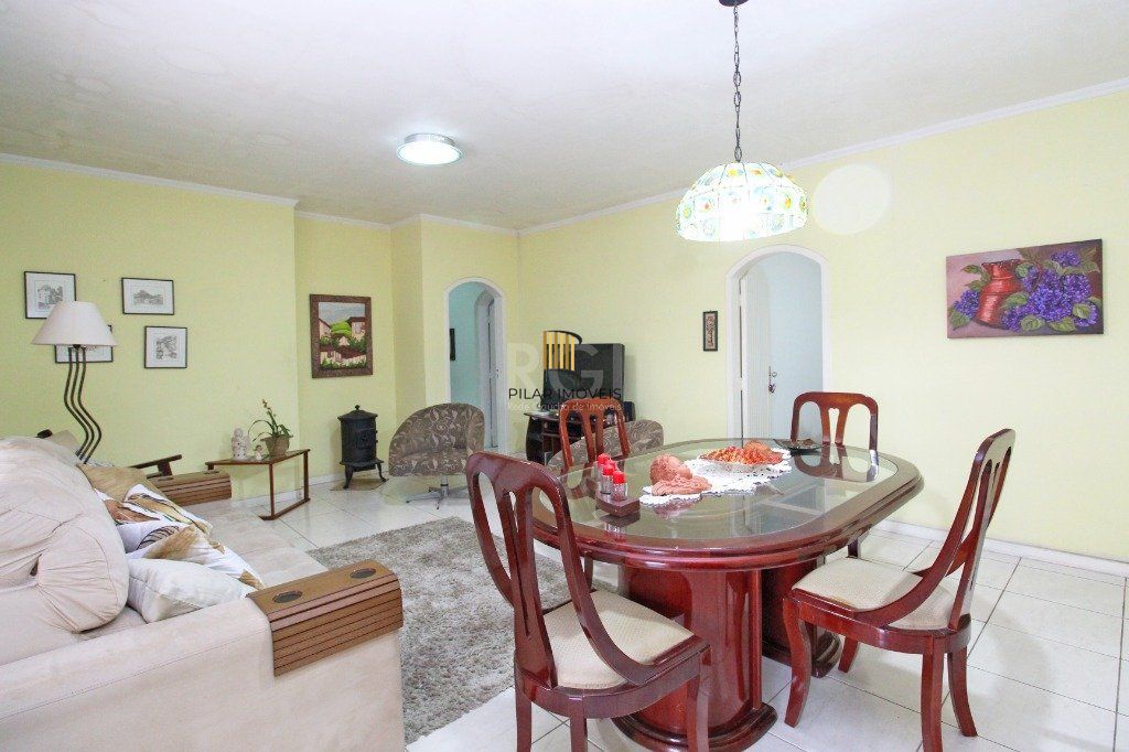 Casa 7 dormitórios no bairro Glória