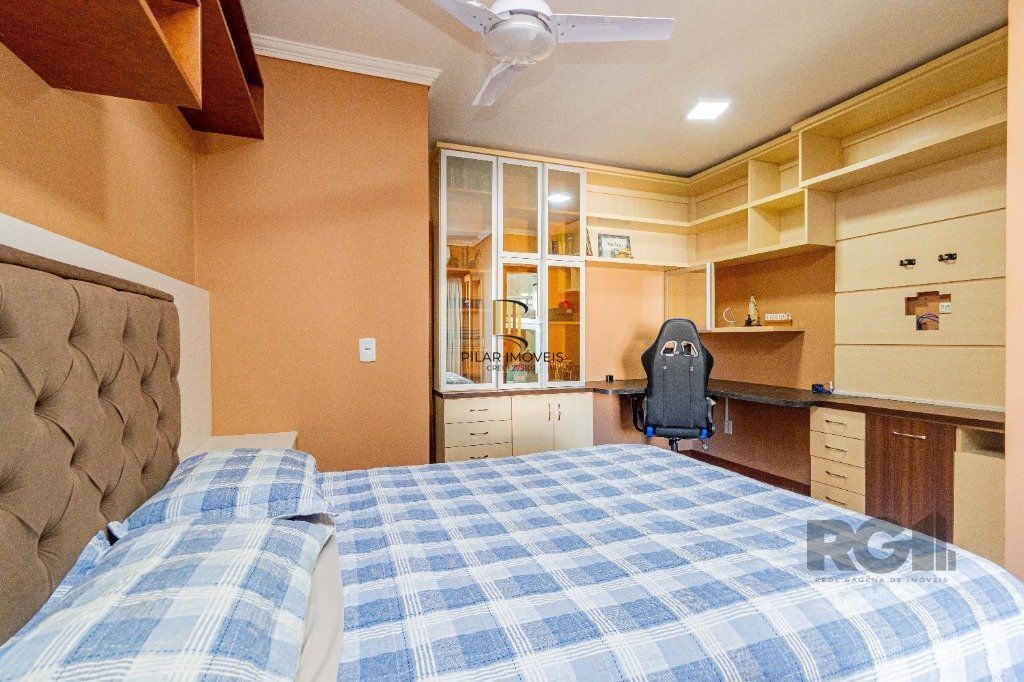 Casa de 4 dormitórios 304m² no bairro Jardim Lindóia