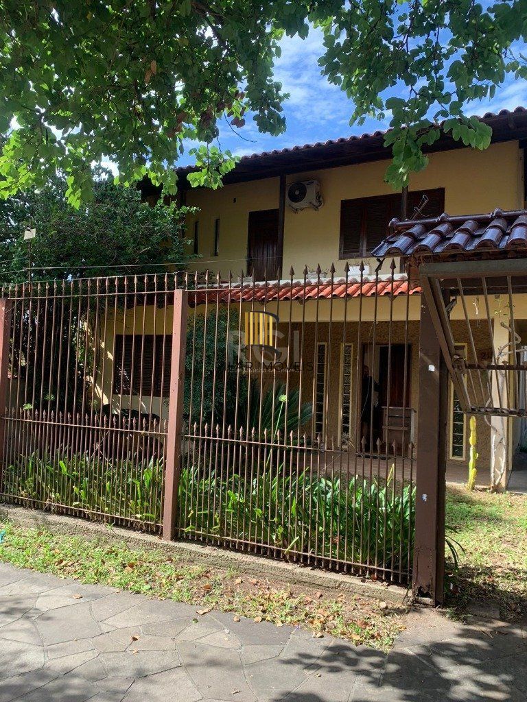 Casa 3 Dormitório(s) Bairro Teresópolis