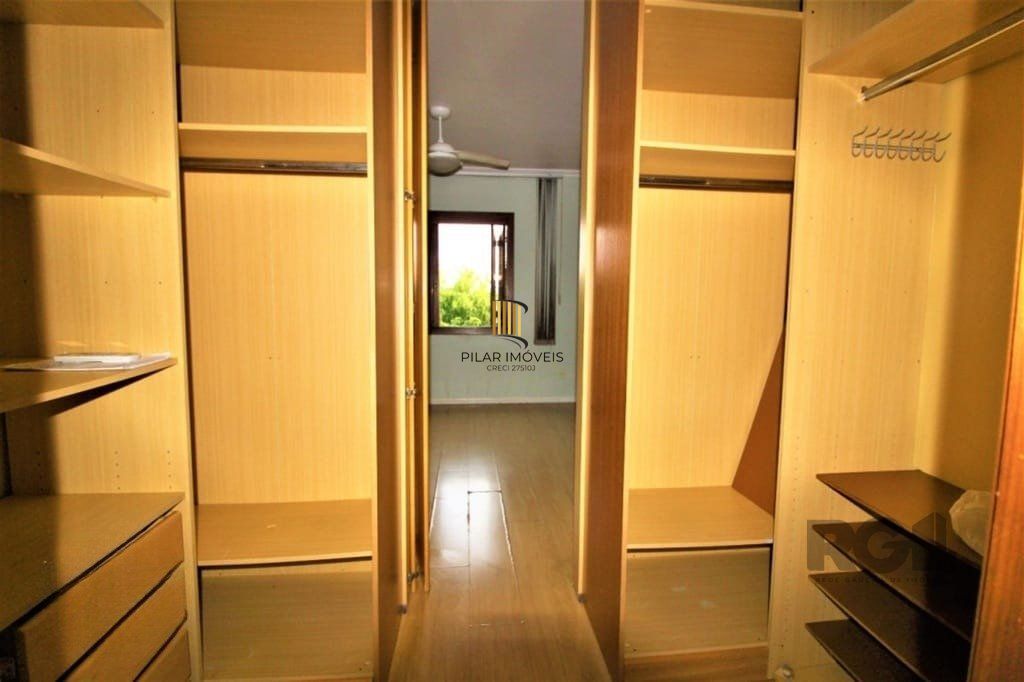Casa em condomínio 111m² - 3 dormitórios sendo 1 suíte e 4 vagas no bairro Espirito Santo