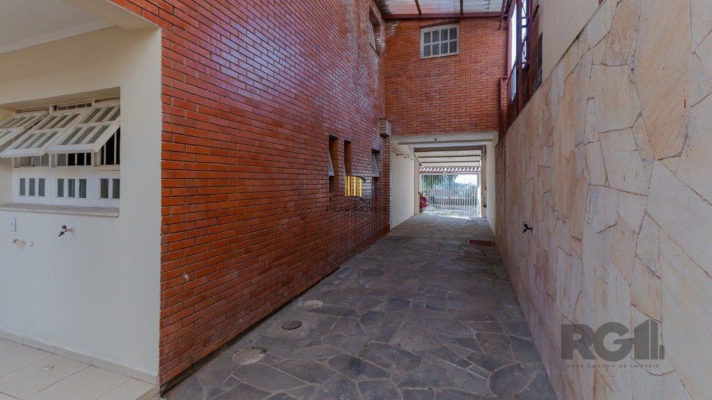 Casa com 4 dormitórios, 4 vagas no bairro Vila Jardim