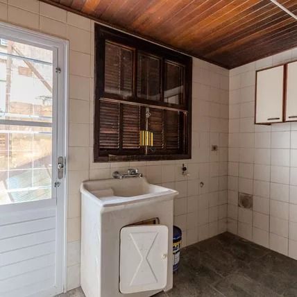 Casa à Venda na Rua da Gruta – 241,99m² – Próxima ao Hospital Divina Providência