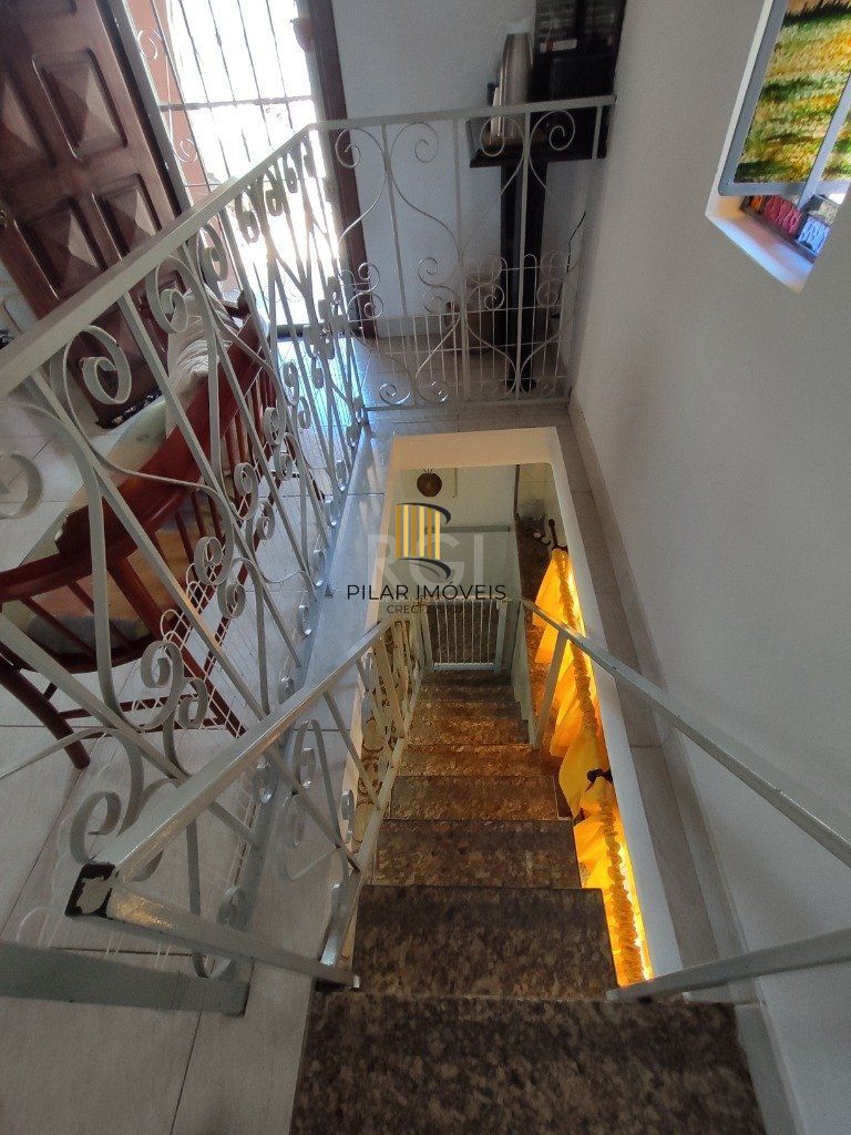 Casa para Venda - 142.8m², 4 dormitórios, 5 vagas - Teresópolis