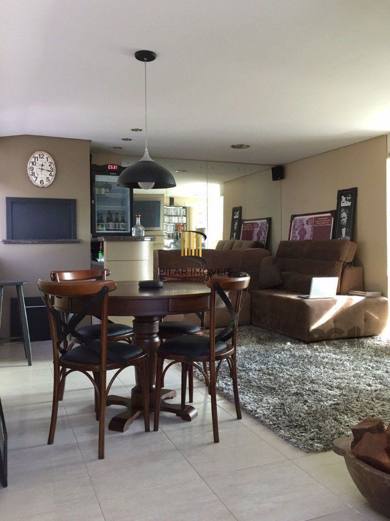 Amplo apartamento duplex com 2 dormitórios e 1 vaga de garagem.