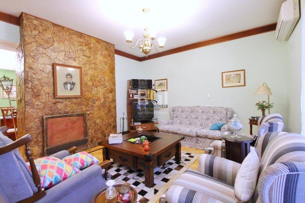 Casa para Venda - 250m², 3 dormitórios, 1 vaga - Teresópolis