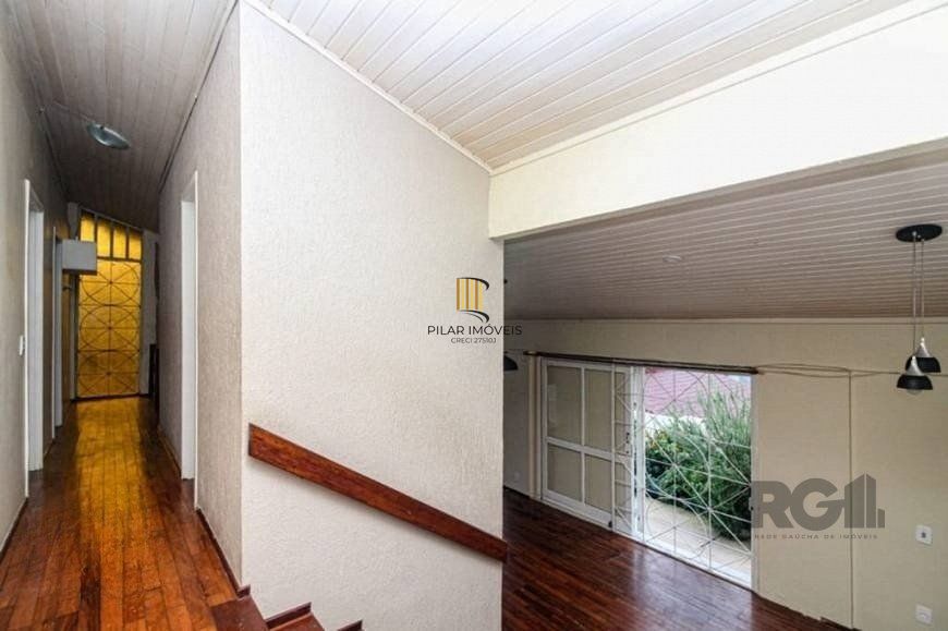 Excelente casa de 147m² com 3 dormitórios, 4 vagas e 1 piscina.