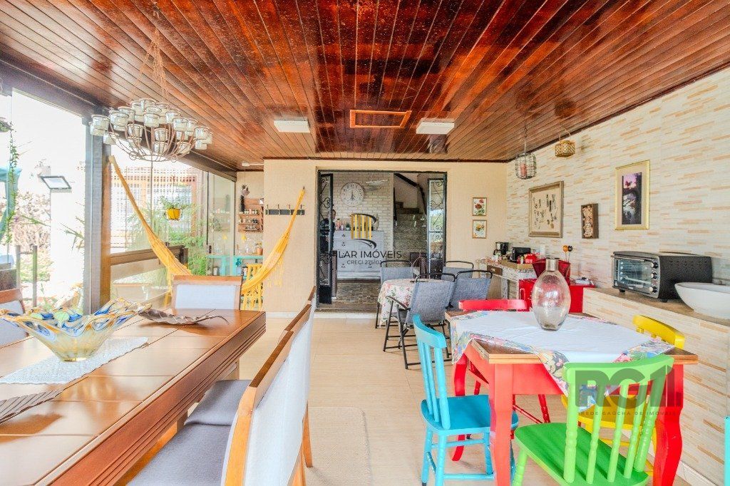 Casa 3 dormitórios no bairro Medianeira