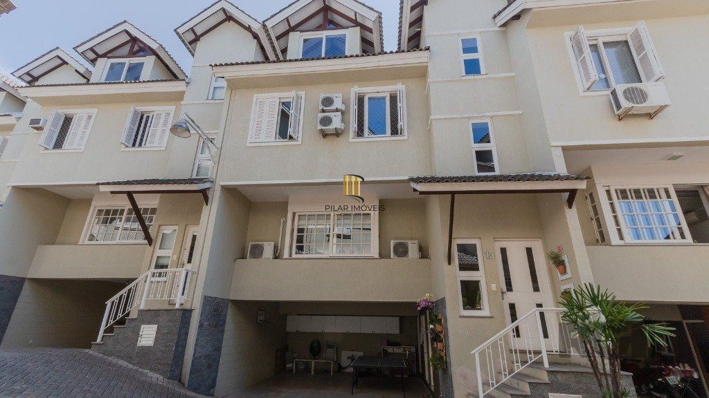Excelente casa em condomínio de 249m² com 03 dormitórios e 4 vagas.