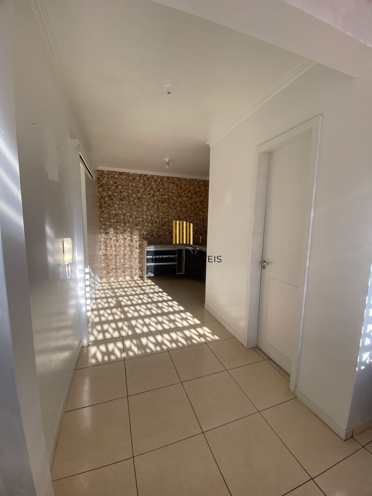 Apartamento 2 Dormitórios com Garagem Coberta à Venda no Bairro Teresópolis – Amplo, Arejado e de Frente, 67m2
