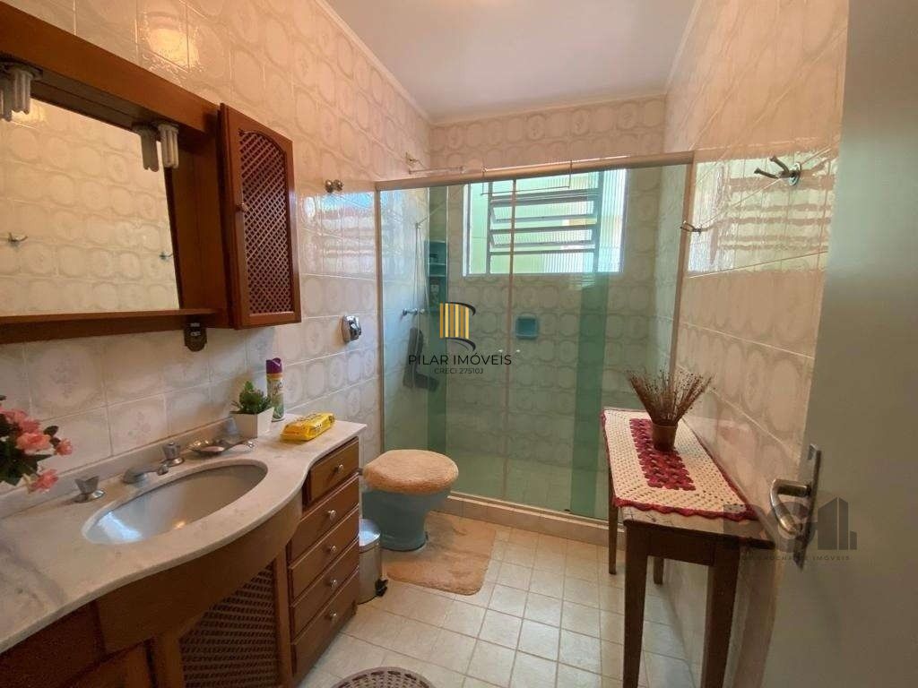 Casa de 2 dormitórios, bairro Vila Ipiranga
