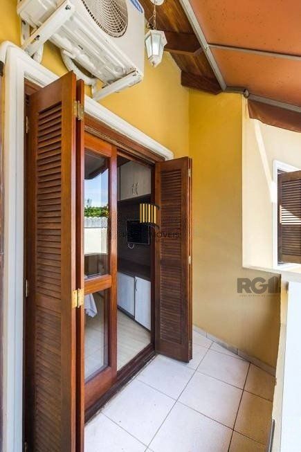 Casa em condomínio de 84m² - 2 dormitórios, 1 suíte e 1 vaga no bairro Ipanema