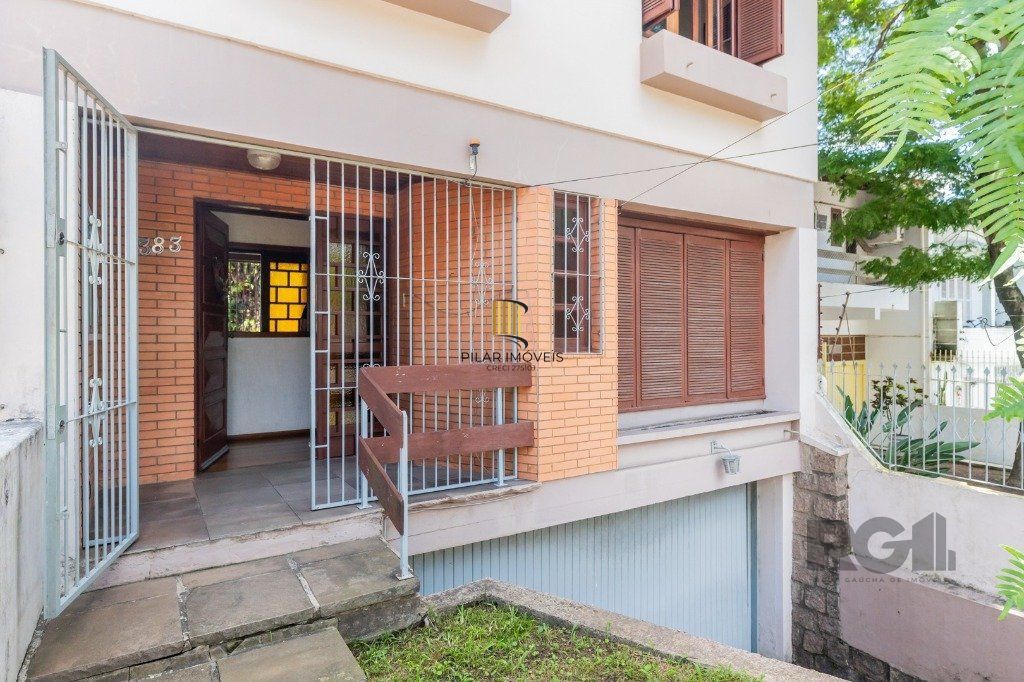 Casa com 4 dormitórios no bairro Gloria