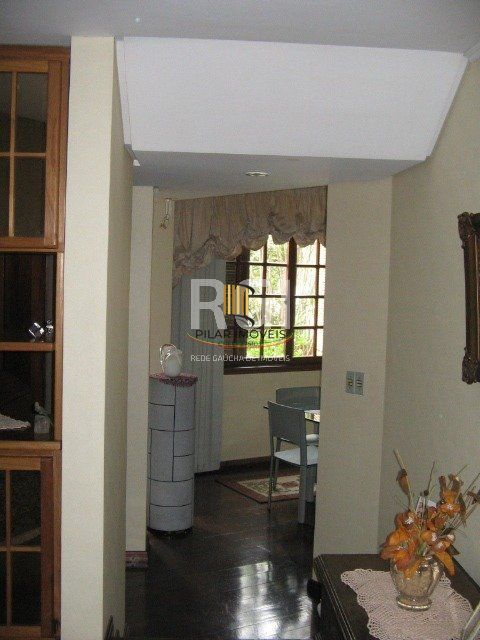 Casa para Venda - 260m², 3 dormitórios, sendo 1 suites, 7 vagas - Nonoai