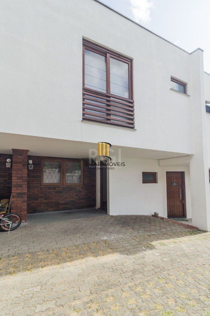 Casa em condomínio com 3 dormitórios, churrasqueira e 1 vaga de garagem no bairro Ipanema