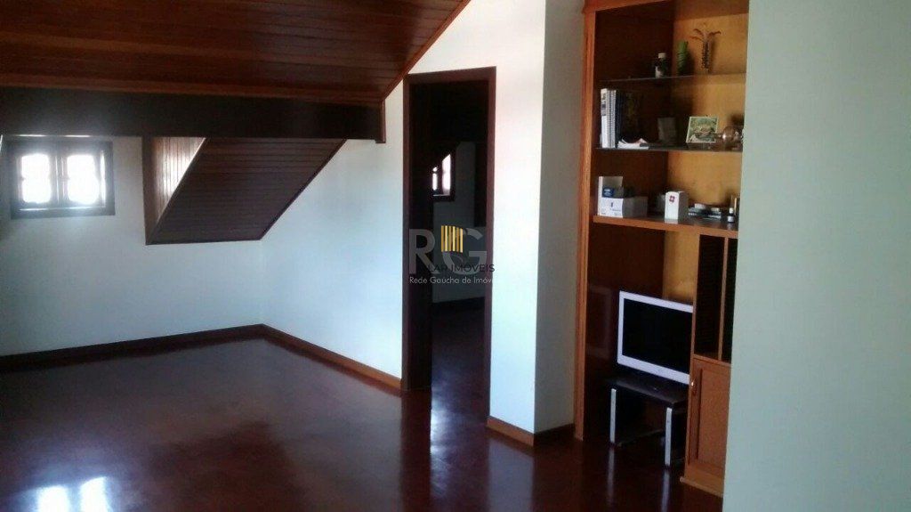 Casa para Venda - 316m², 3 dormitórios, sendo 1 suites, 2 vagas - Cavalhada