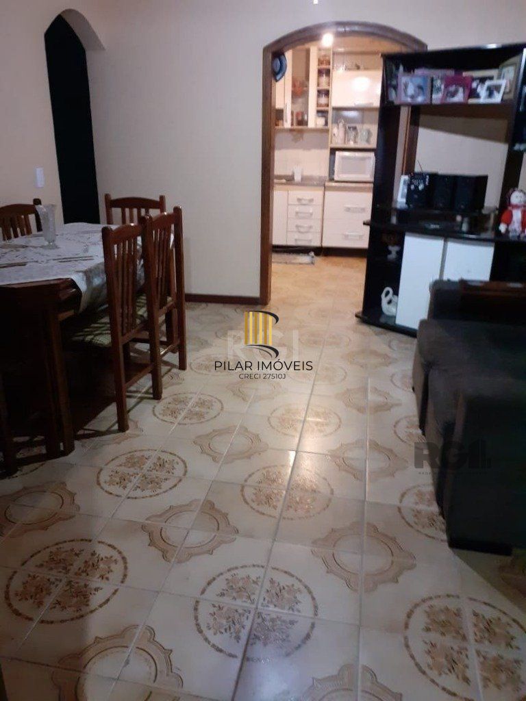 Casa 3 dormitórios no bairro Medianeira