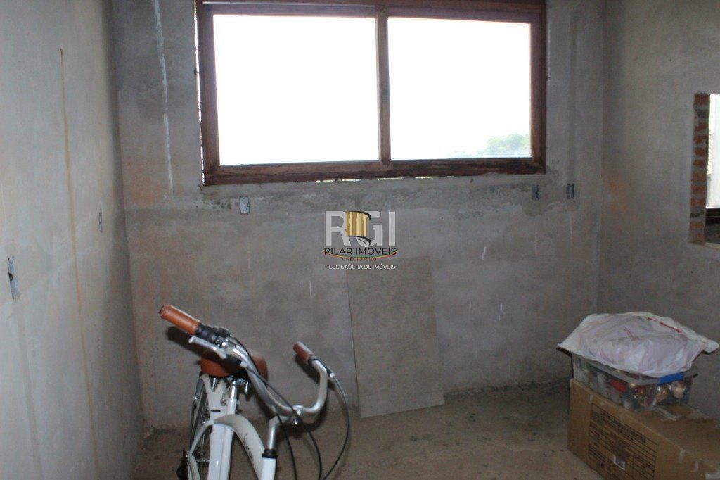 Casa para Venda - 300m², 5 dormitórios, sendo 3 suites, 5 vagas - Teresópolis