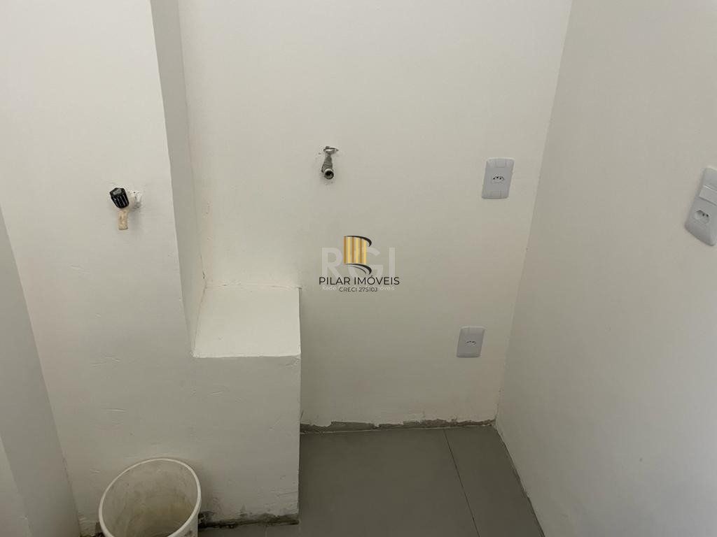 Apartamento térreo - 1 suíte, pátio e lavabo no bairro Petrópolis