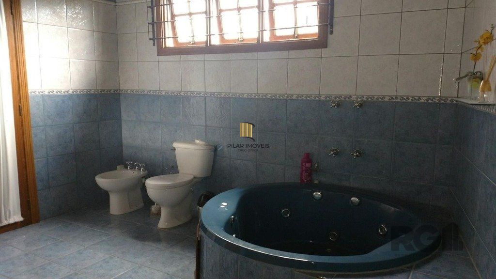 Casa de 3 dormitórios no bairro  Sarandi