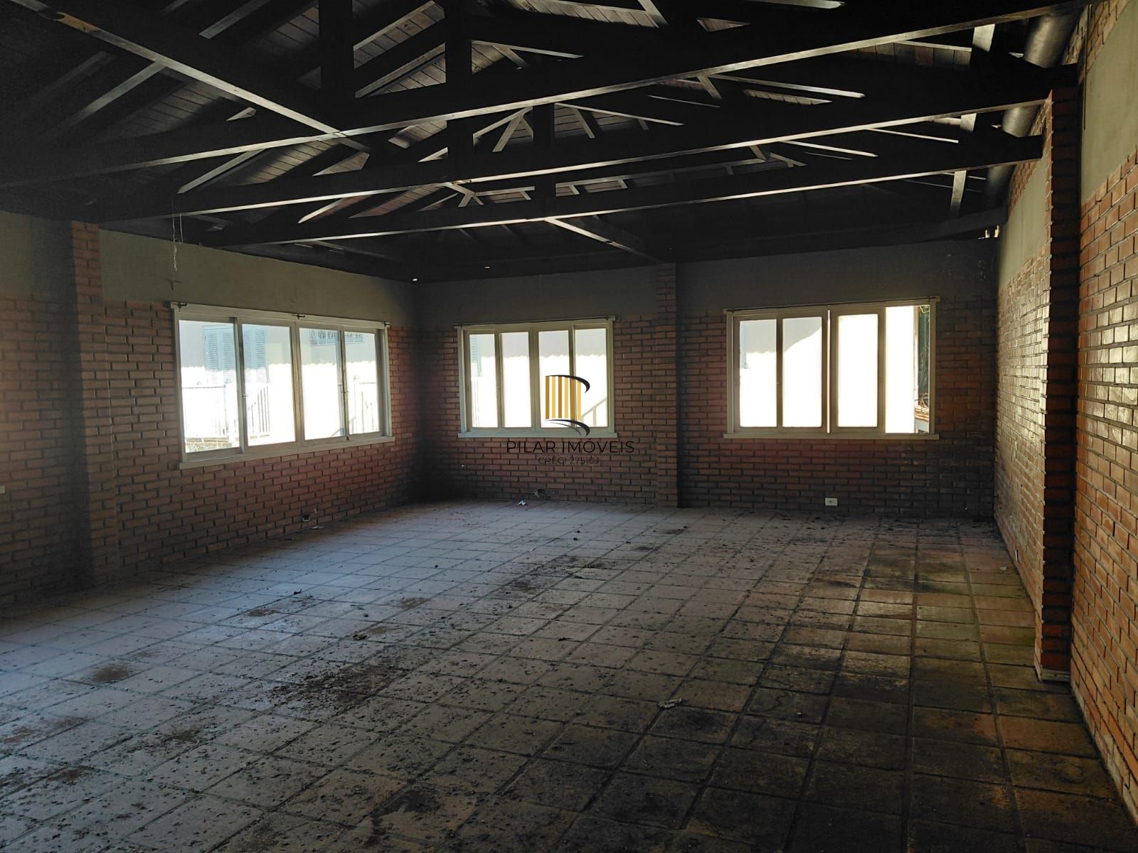 Ampla casa com pátio Bairro Teresópolis