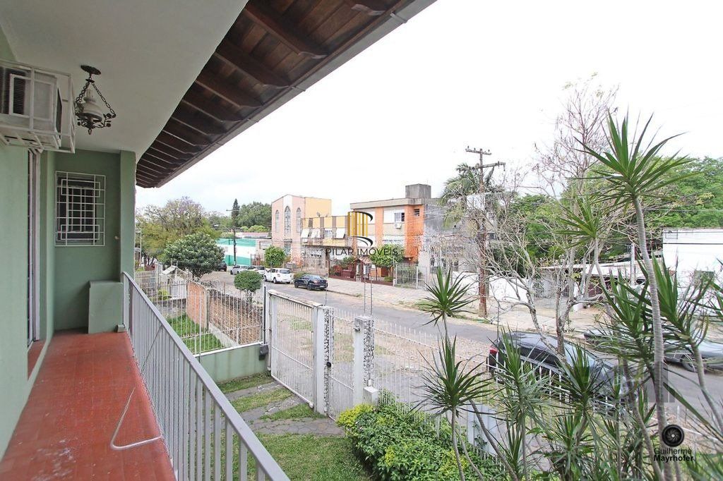 Casa com 5 suítes, 7 banheiros, 4 vagas no bairro Partenon