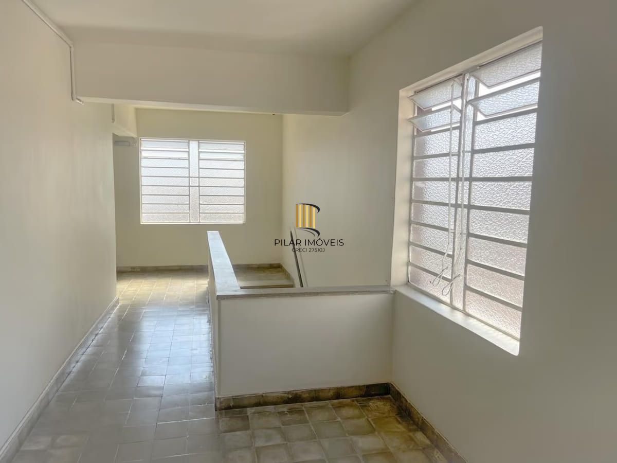 Apartamento de 3 dormitorios à venda em São Sebastião, Porto Alegre.