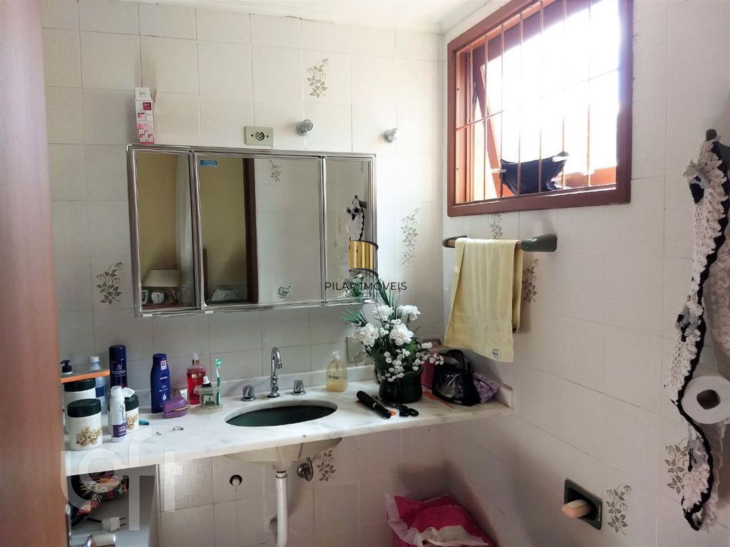 Casa 4 dormitórios à venda no Bairro Vila Jardim - Porto Alegre