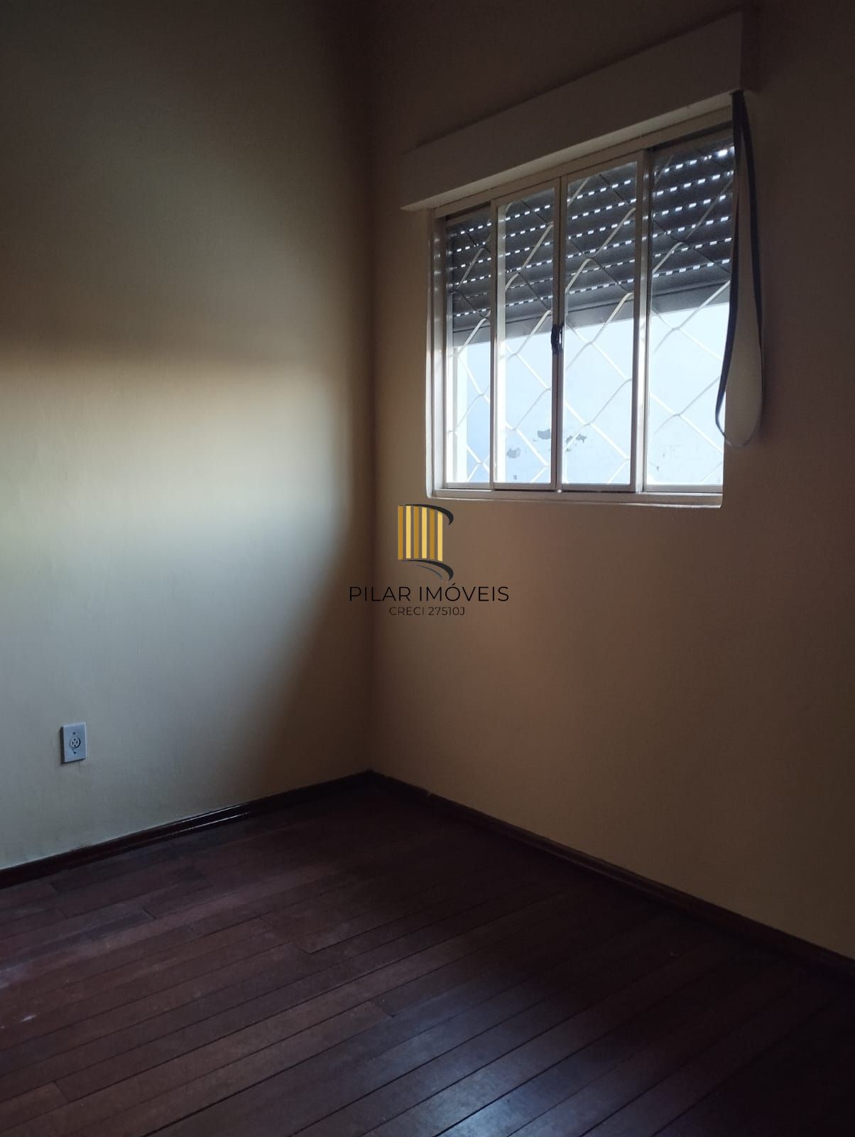 Casa 2 dormitórios no bairro Glória