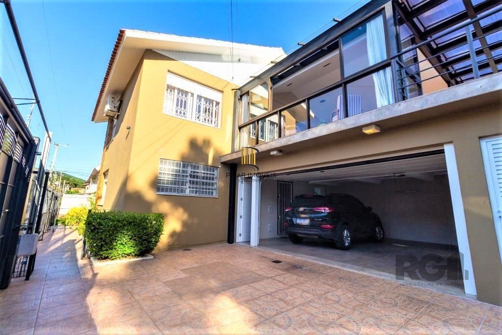 Casa de 380m², bairro Guarujá