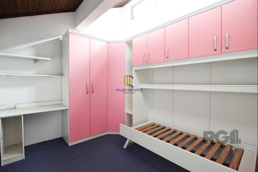 Casa de 200m² - 4 dormitórios, 4 vagas no bairro Espírito Santo