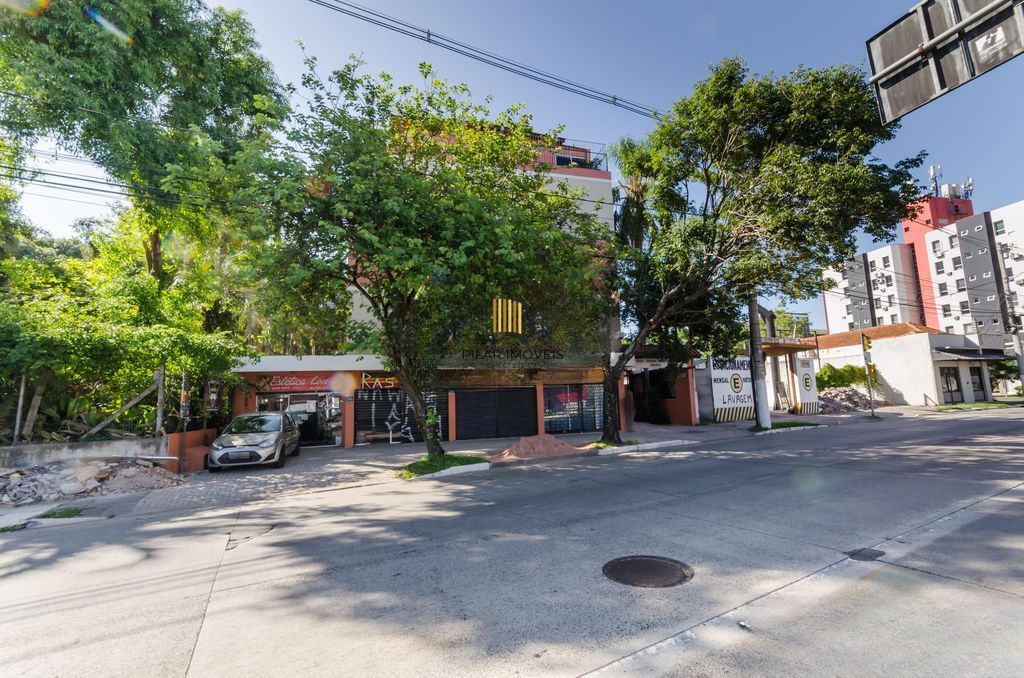 Apartamento 2 dormitórios térreo com pátio em Teresópolis