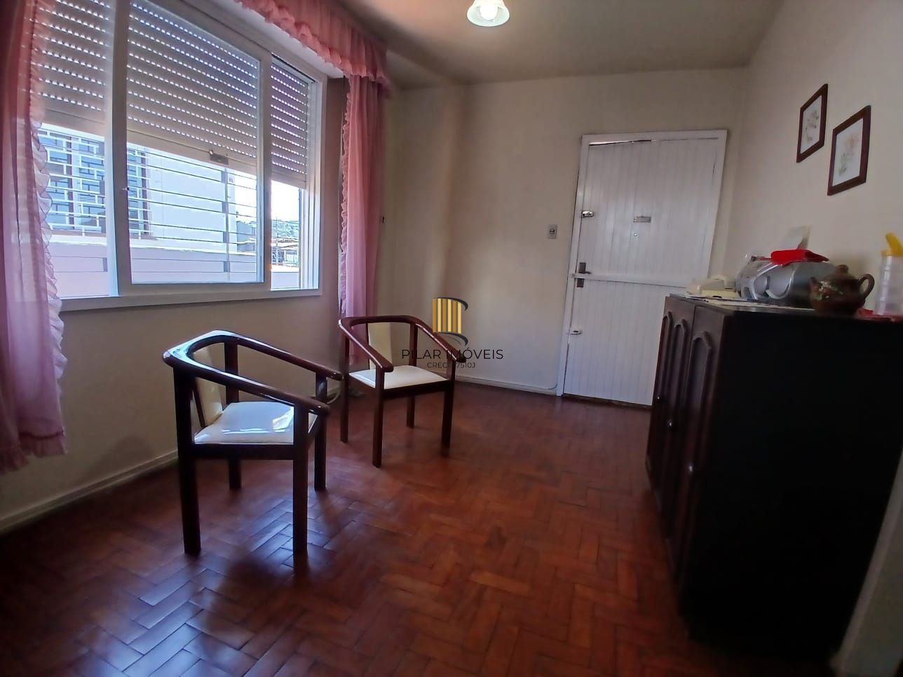 Casa com 03 dormitorios e amplo jardim no bairro Santa Tereza /RS