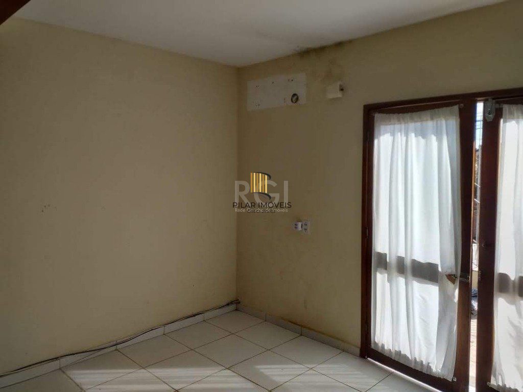 Casa para Venda - 200m², 6 dormitórios, 4 vagas - Tristeza