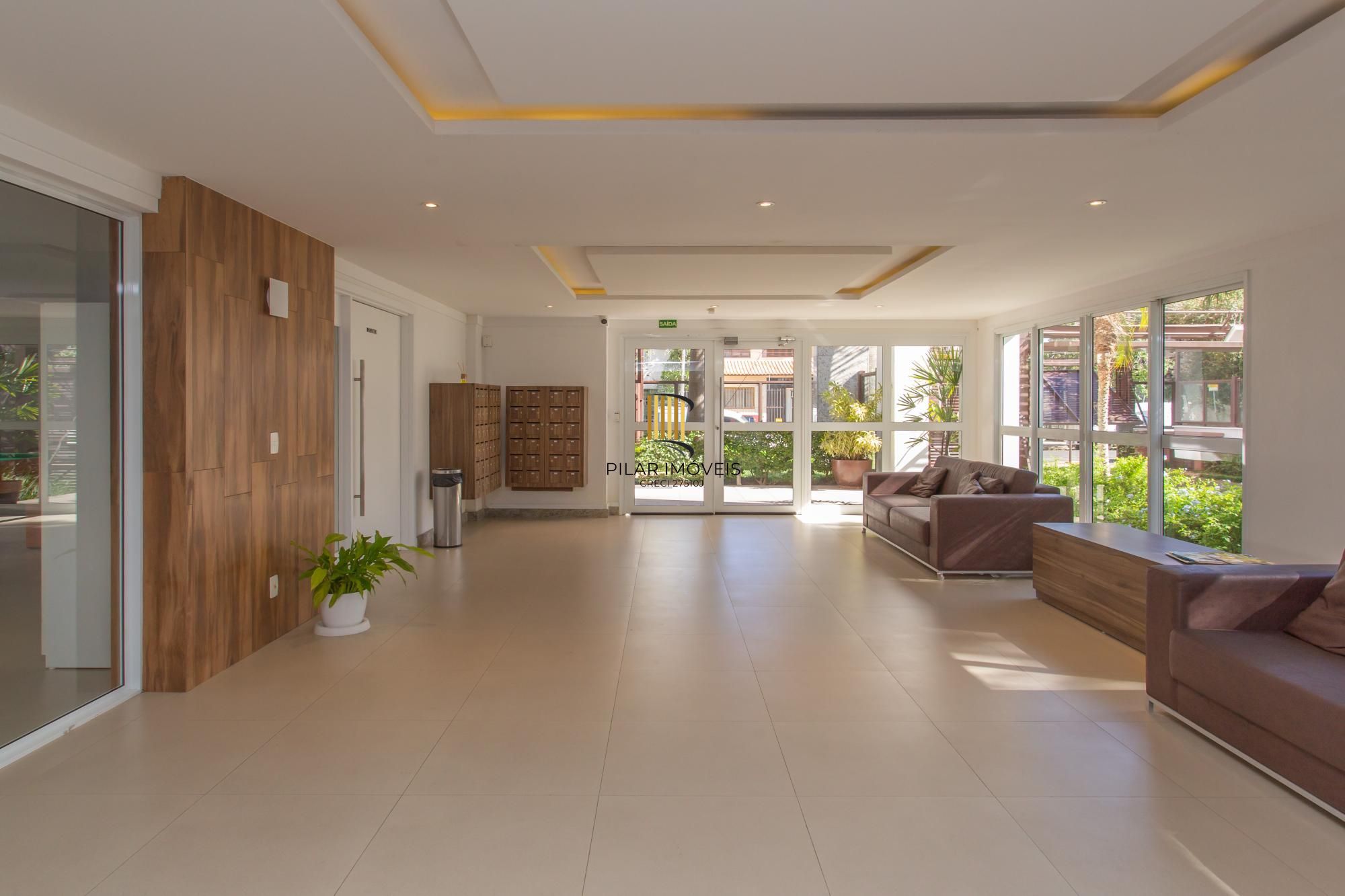 Apartamento de 02 dormitorios, suite, vaga garagem com vista livre no bairro Menino Deus-Porto Alegre.